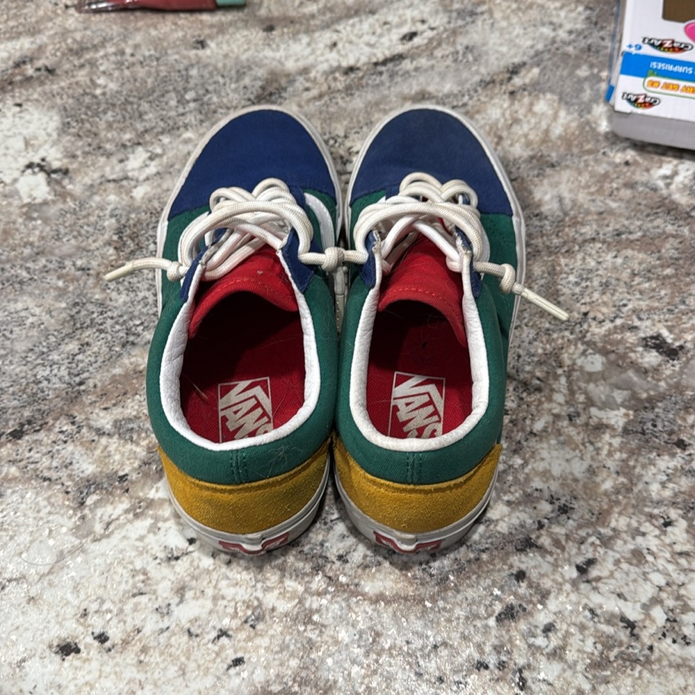 Vans - Picture 2 of 4